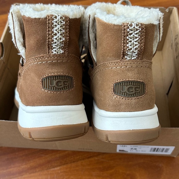 UGG Women's Lakeside Heritage Lace Boots in Chestnut Color- Size 7.5 - Picture 8 of 11